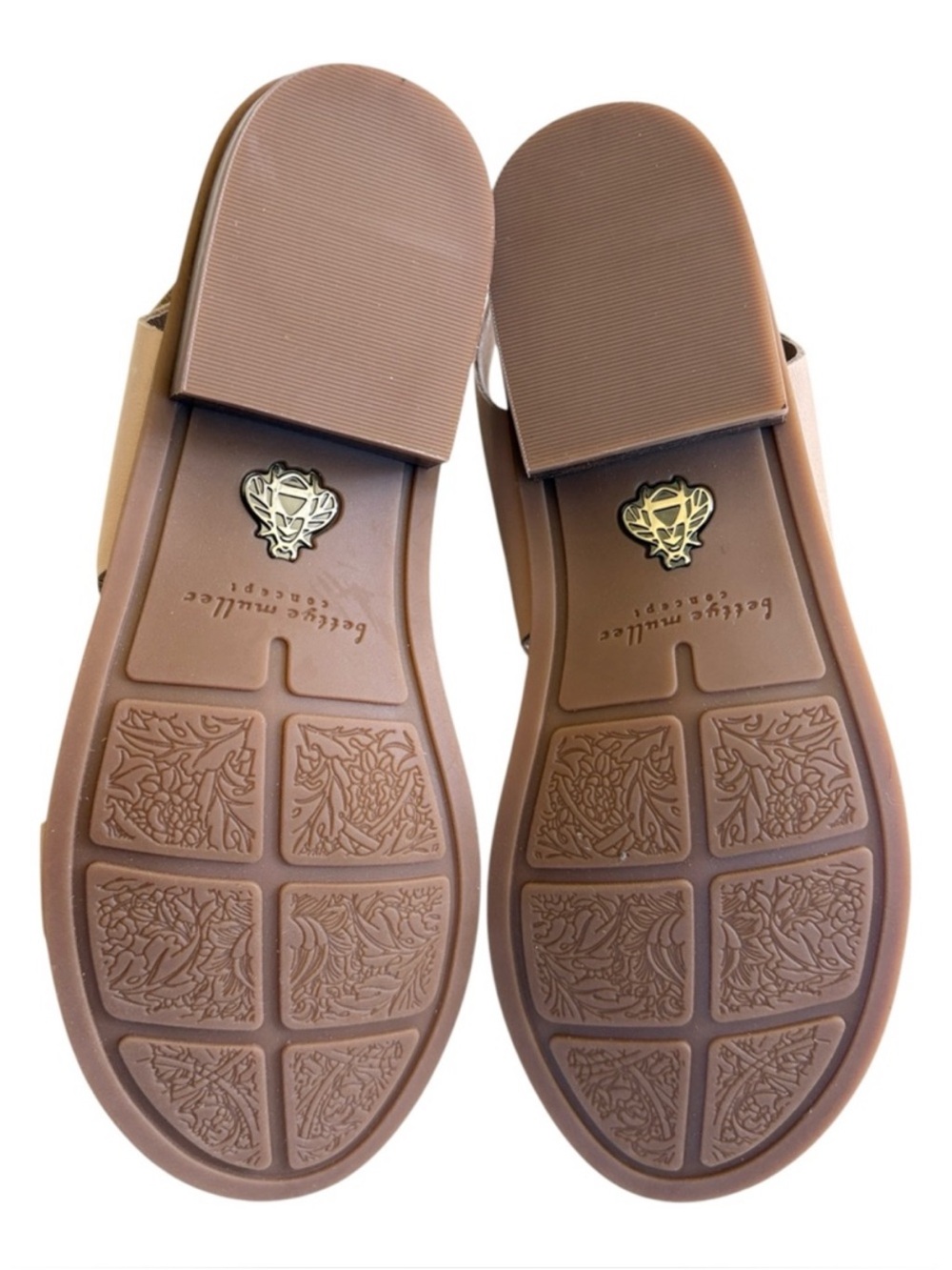 Like New Bettye Muller Leather
Sandals Cream Size 6.5 - Picture 8 of 8